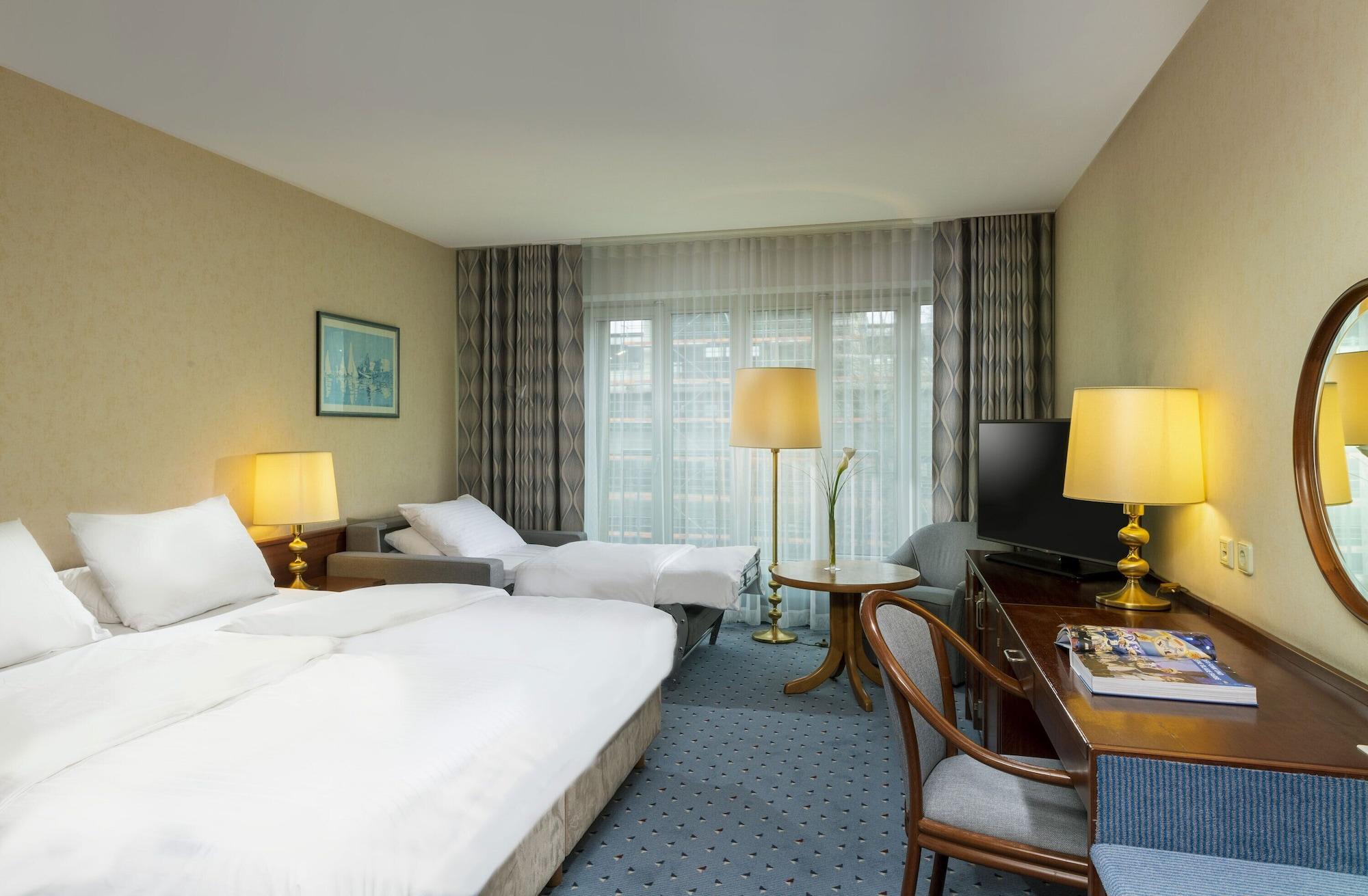 Maritim Hotel Koln Exterior foto Room in the hotel