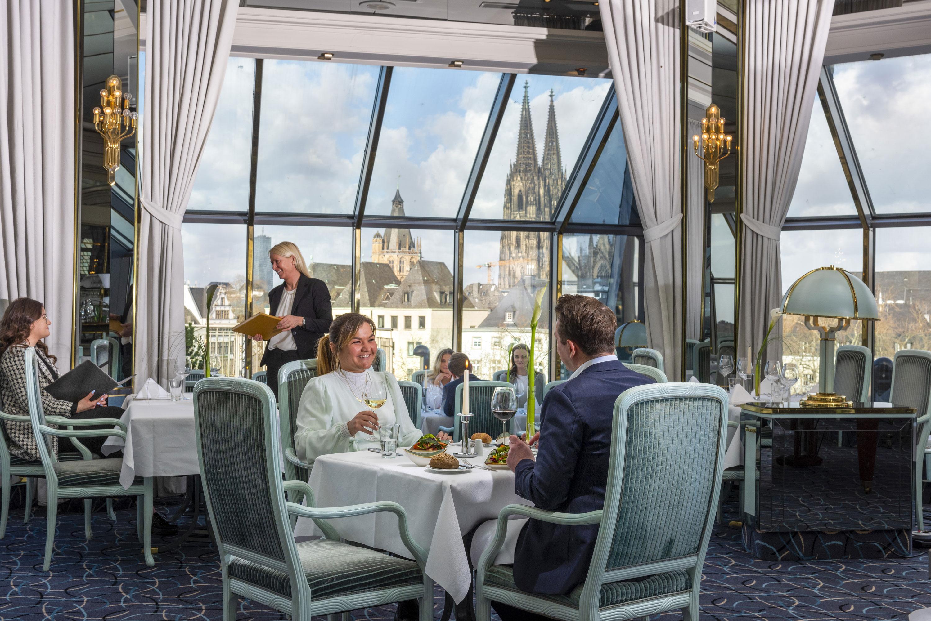 Maritim Hotel Koln Exterior foto Restaurant