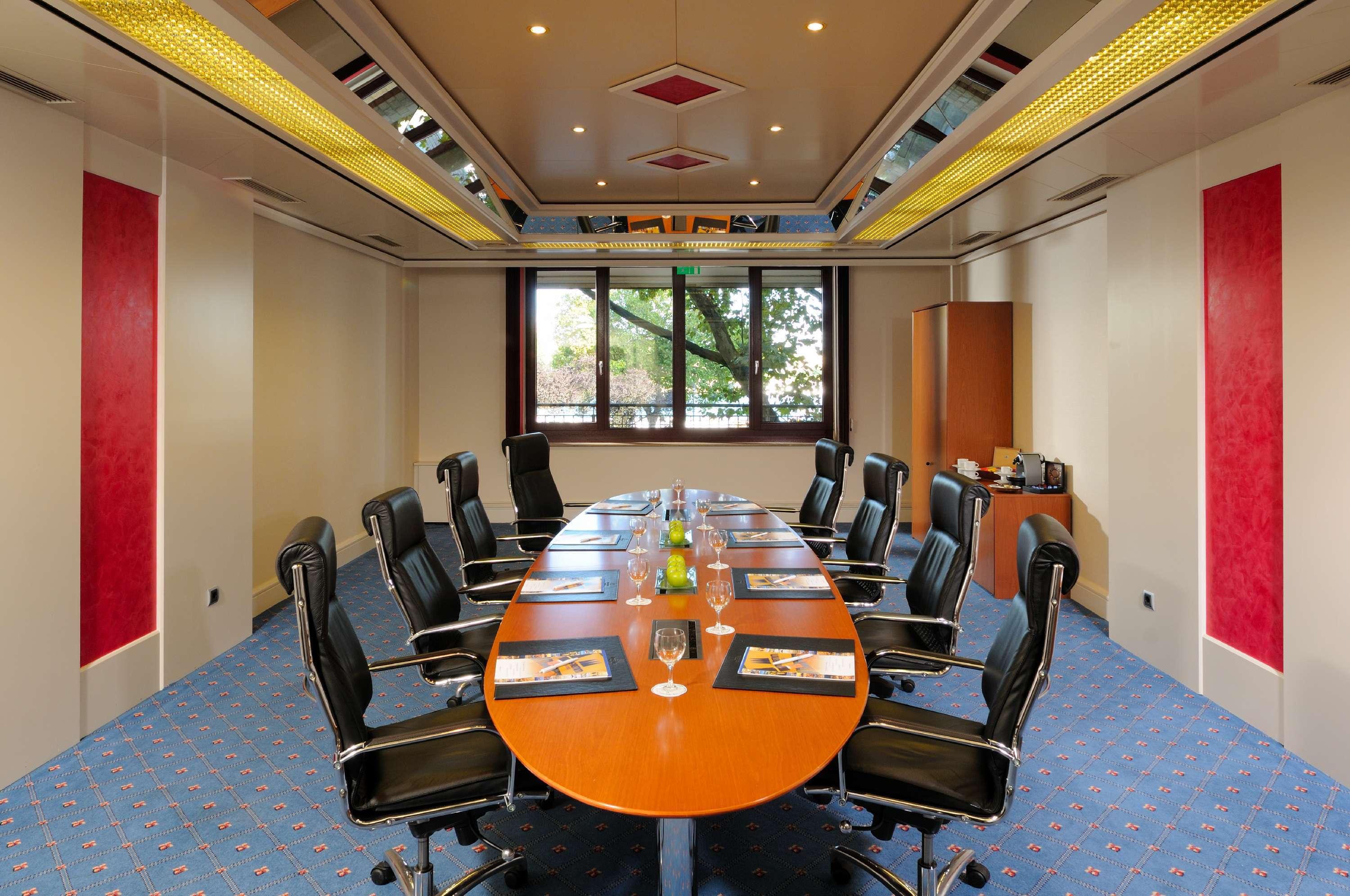 Maritim Hotel Koln Exterior foto Meeting room in the hotel