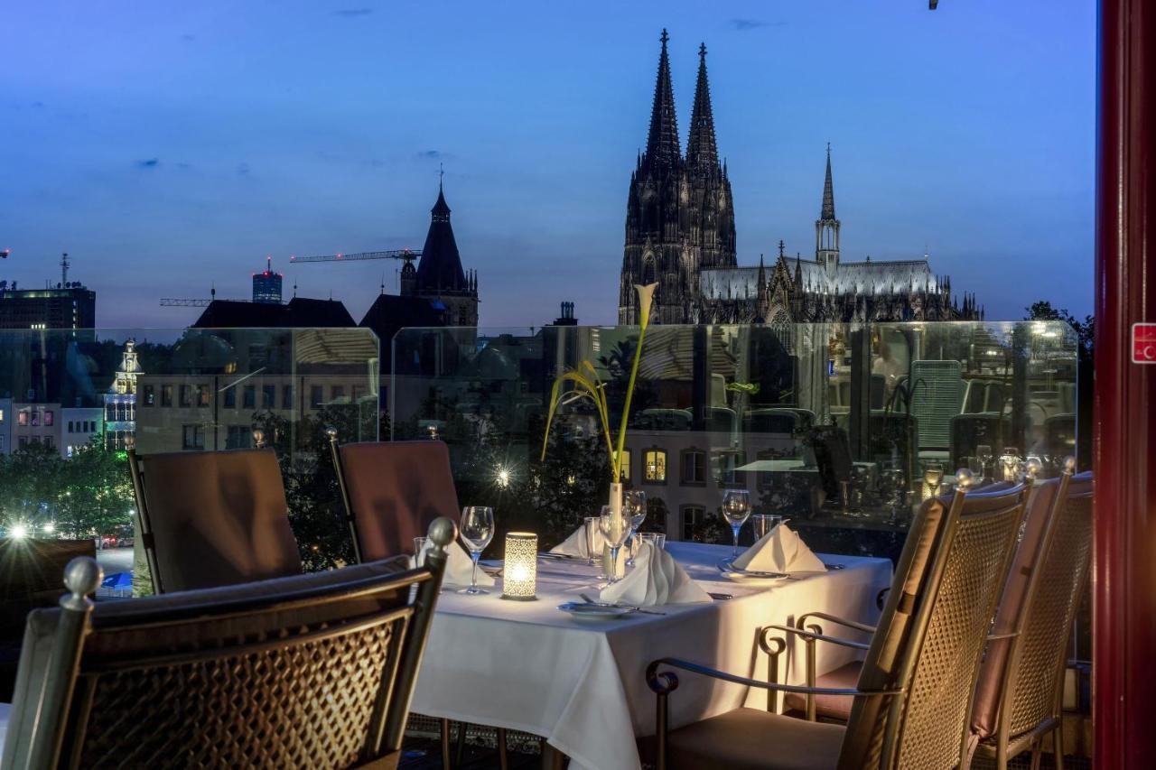 Maritim Hotel Koln Exterior foto The view of the Cologne Cathedral from the terrace of the restaurant