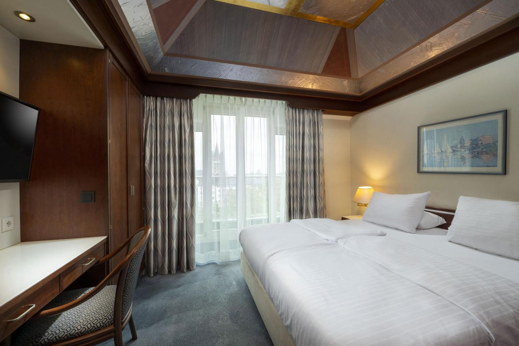 Maritim Hotel Koln Exterior foto Room of the hotel